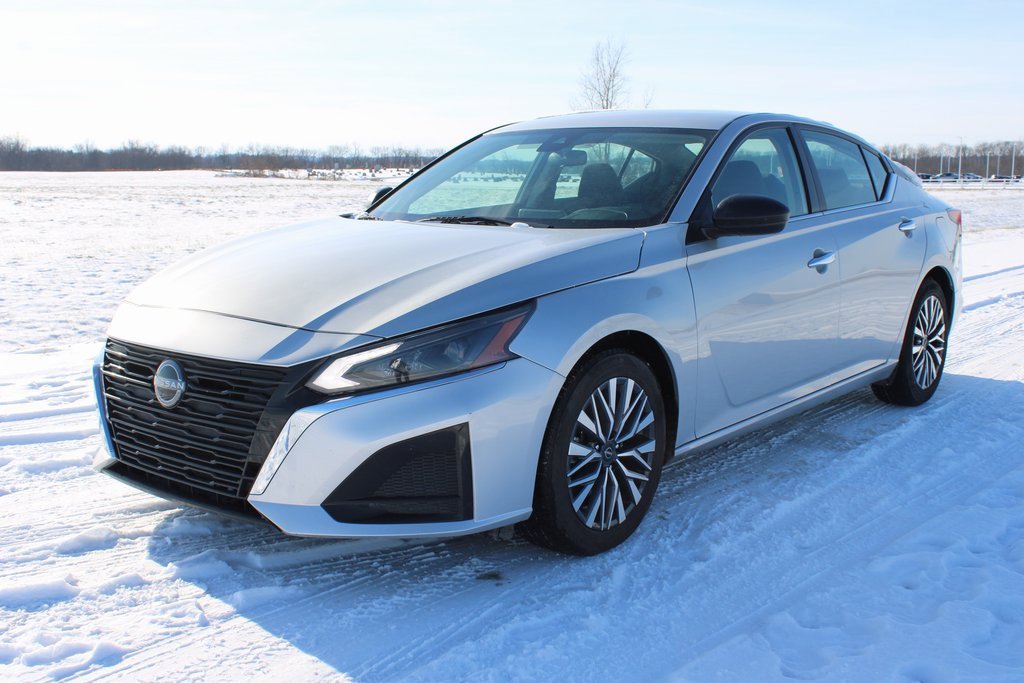 Used 2024 Nissan Altima 2.5 SV image 3