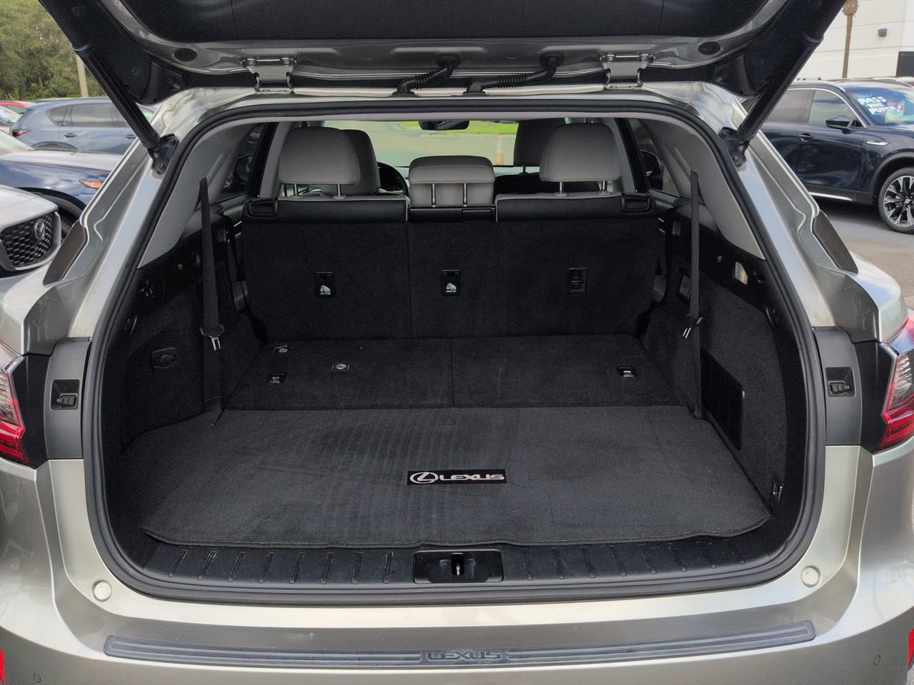 Used 2019 Lexus RX 350L FWD w/ Premium Package image 13