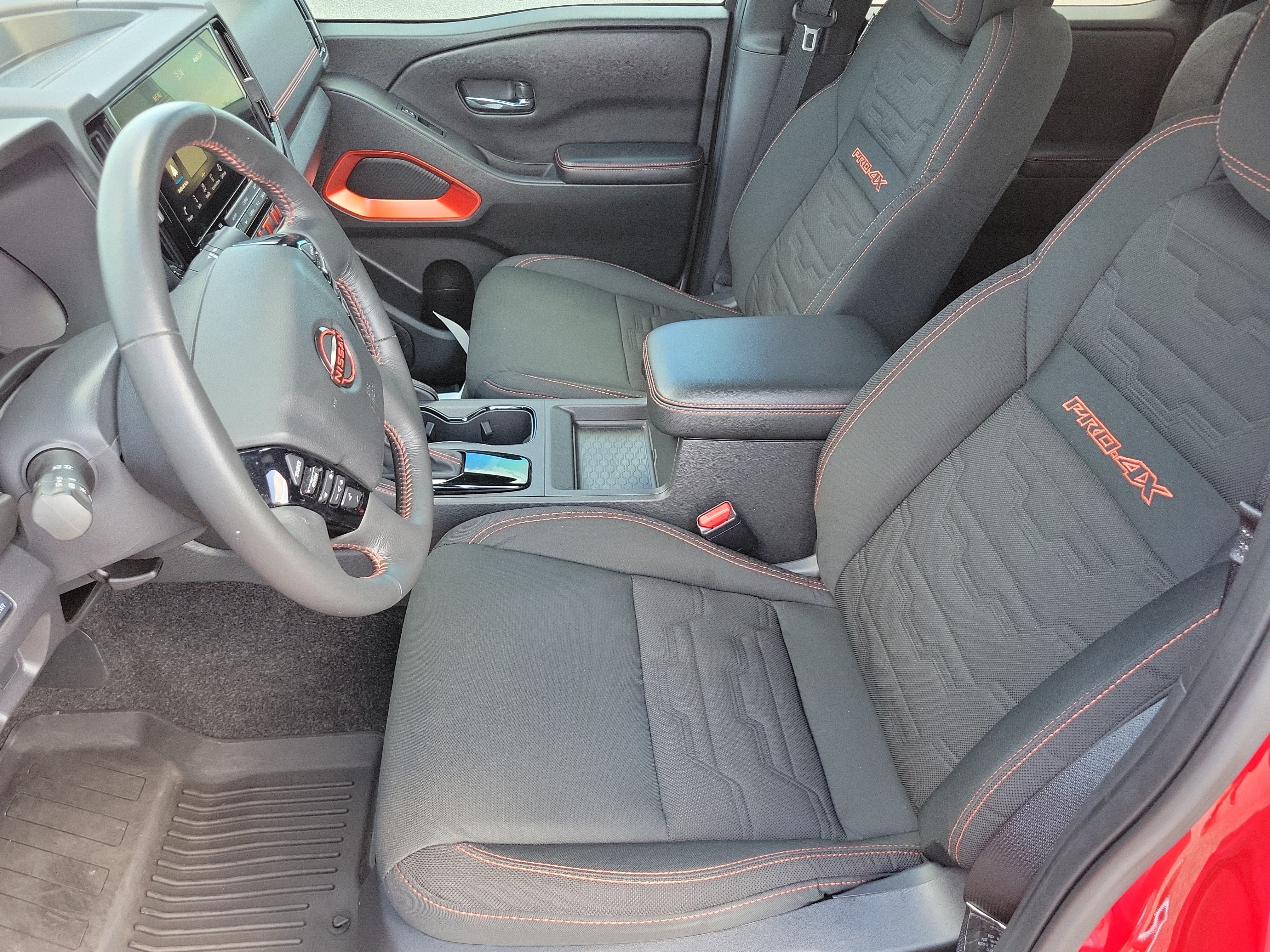 Used 2025 Nissan Frontier PRO-4X AWD/4WD image 9