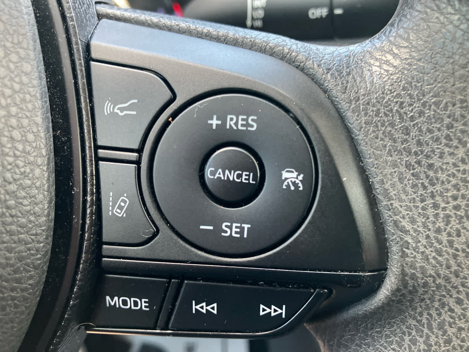 Used 2020 Toyota RAV4 LE w/ All Weather Liner Package AWD/4WD image 17