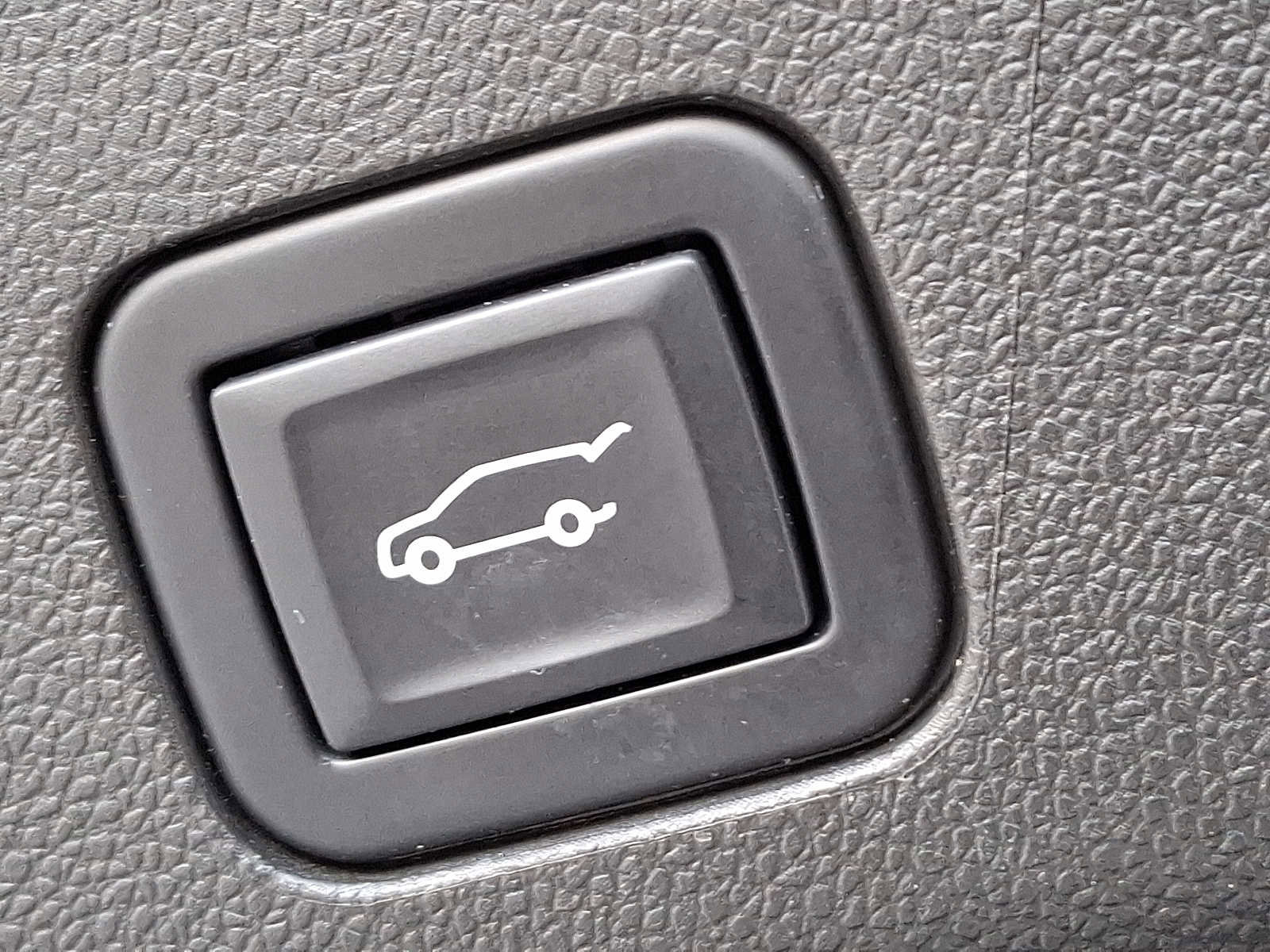 Used 2022 Chevrolet Tahoe RST w/ Luxury Package image 30