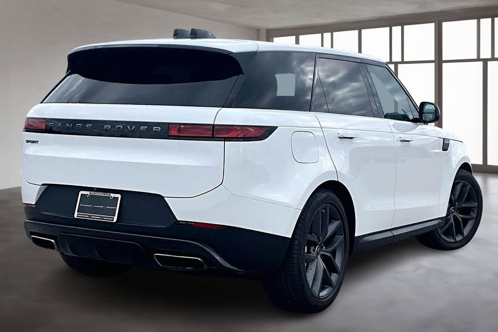 Used 2024 Land Rover Range Rover Sport SE image 2