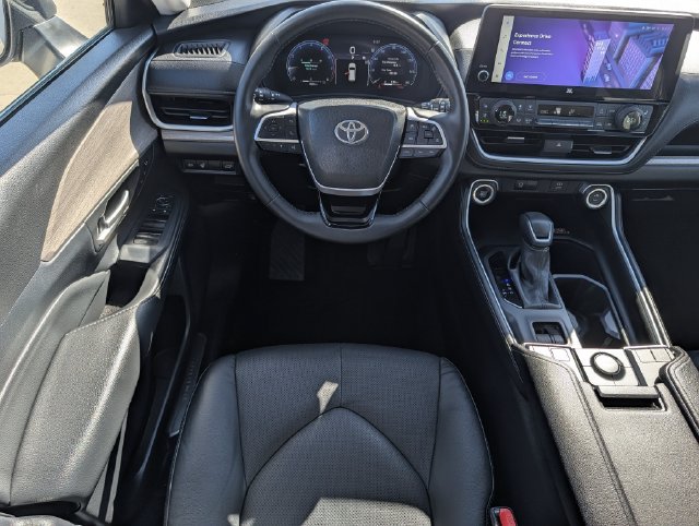 Certified 2024 Toyota Grand Highlander AWD image 12
