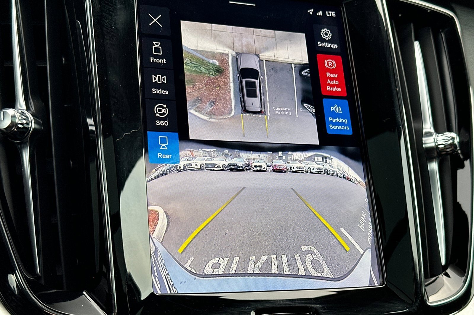 Used 2025 Volvo V60 B5 Cross Country Plus image 21