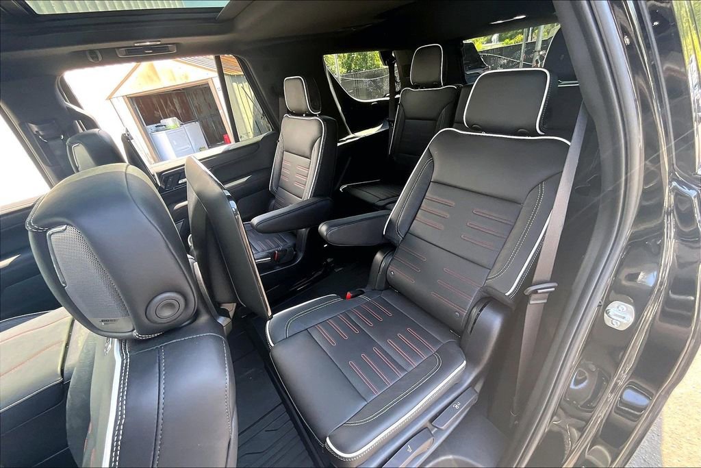 Used 2025 GMC Yukon AT4 Ultimate w/ LPO, Floor Liner Package AWD/4WD image 22