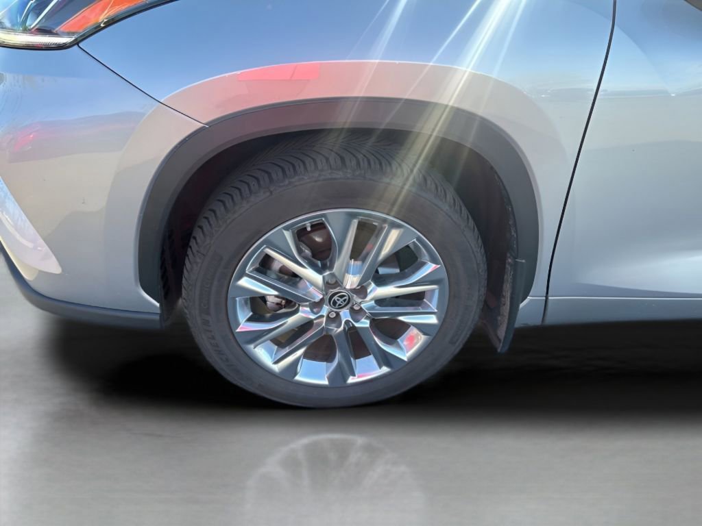 Used 2023 Toyota Highlander Limited image 15