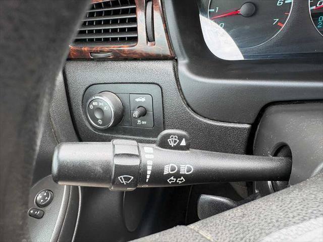 Used 2015 Chevrolet Impala LT w/ LT Sunroof Package FWD image 13