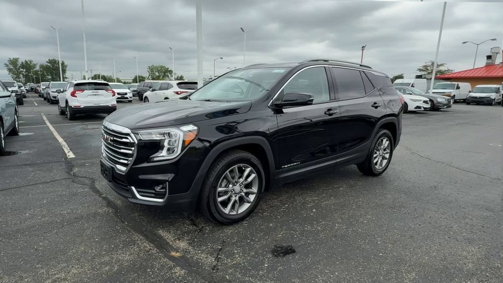 Used 2024 GMC Terrain SLT FWD image 4