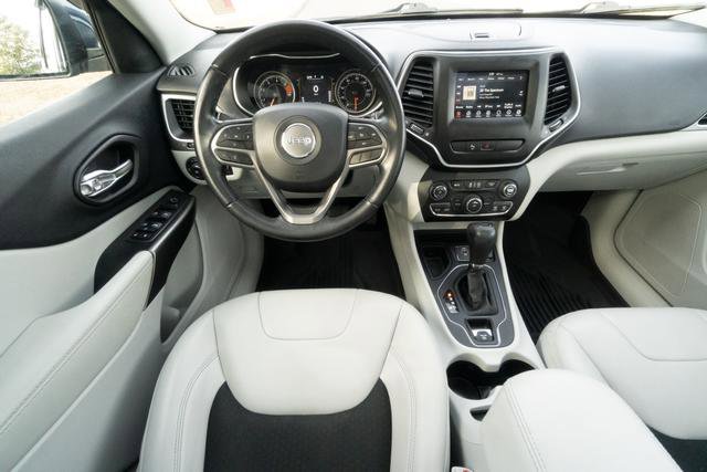 Used 2020 Jeep Cherokee Latitude Plus image 14