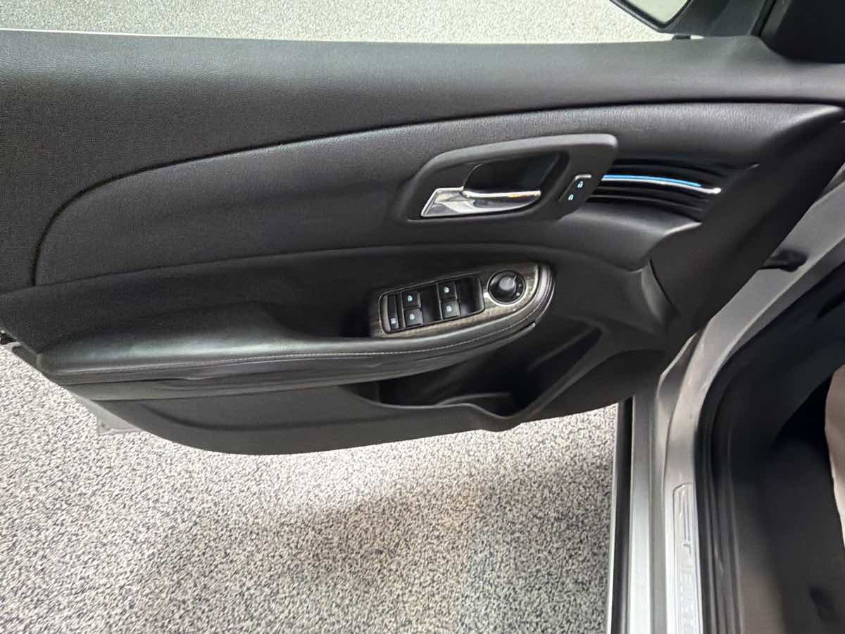 Used 2016 Chevrolet Malibu LTZ image 13