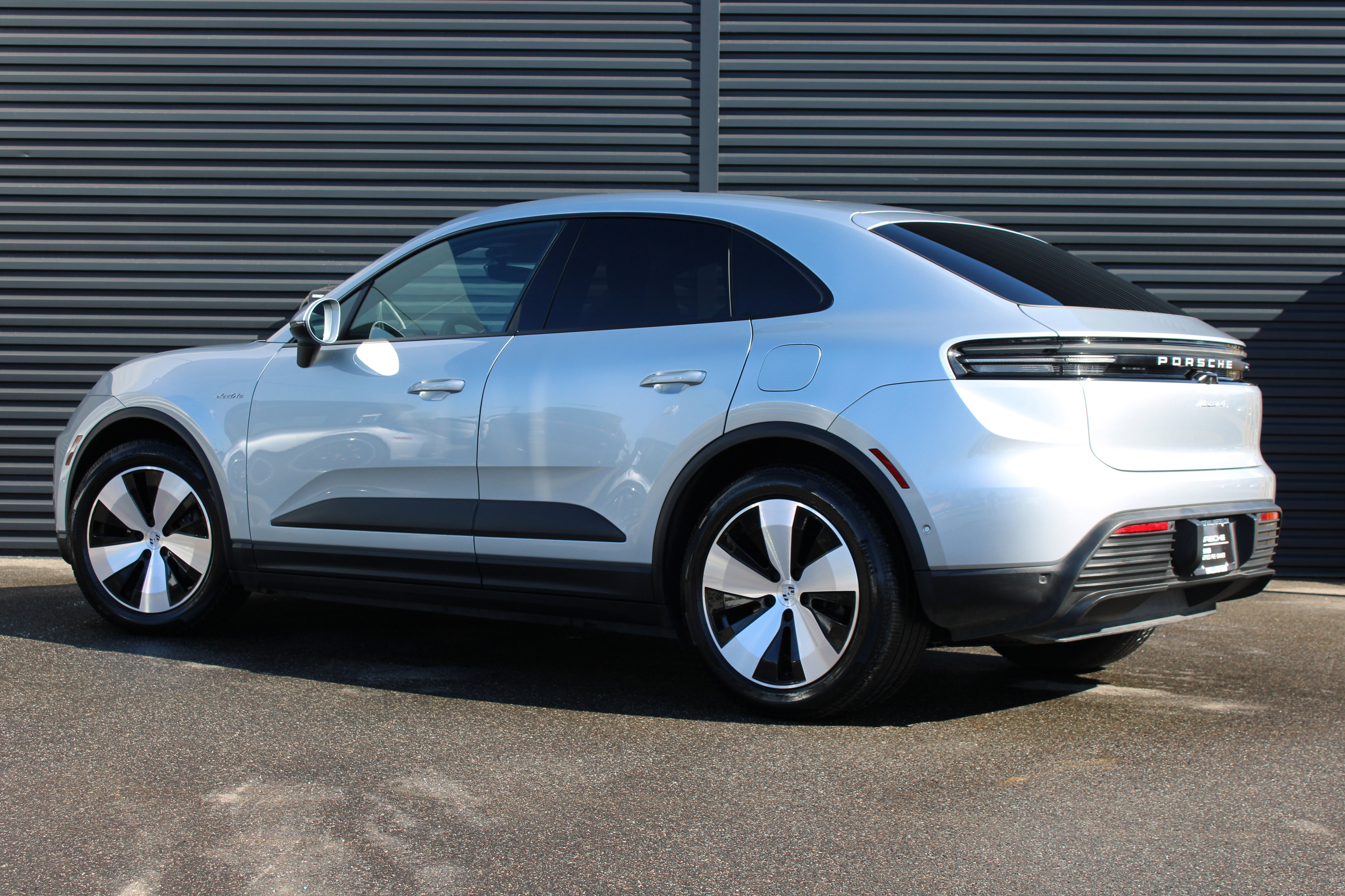 Certified 2024 Porsche Macan 4 Electric image 3