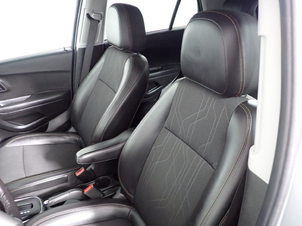 Used 2019 Chevrolet Trax LT w/ LT Convenience Package FWD image 17