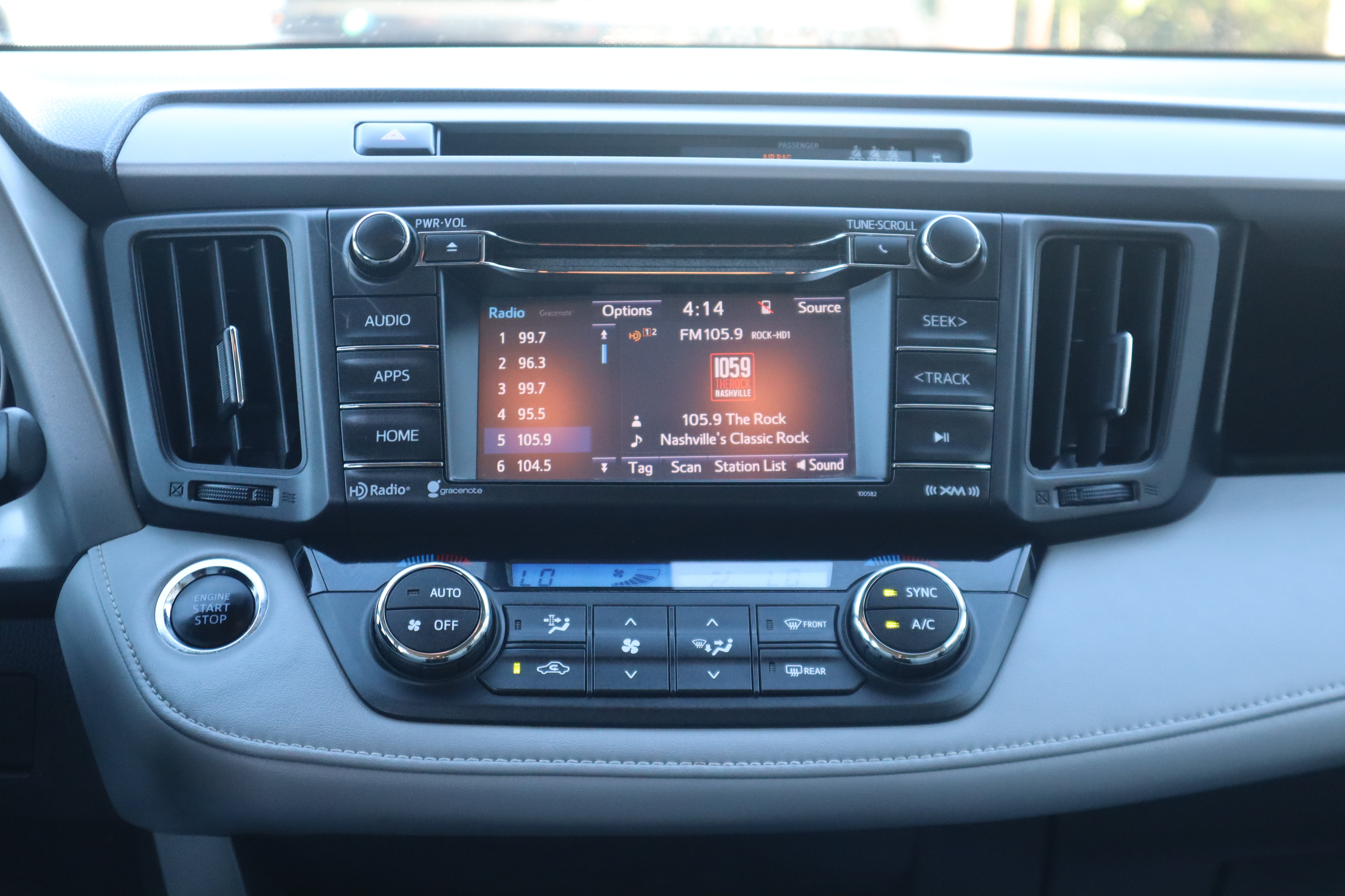 Used 2018 Toyota RAV4 XLE AWD/4WD image 13