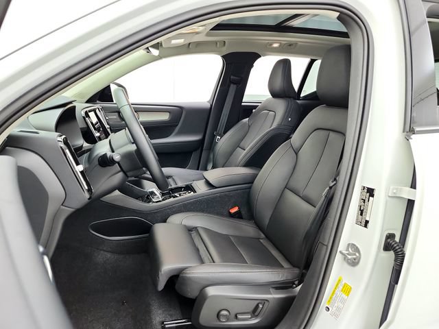 Certified 2025 Volvo XC40 B5 Ultra AWD/4WD image 21