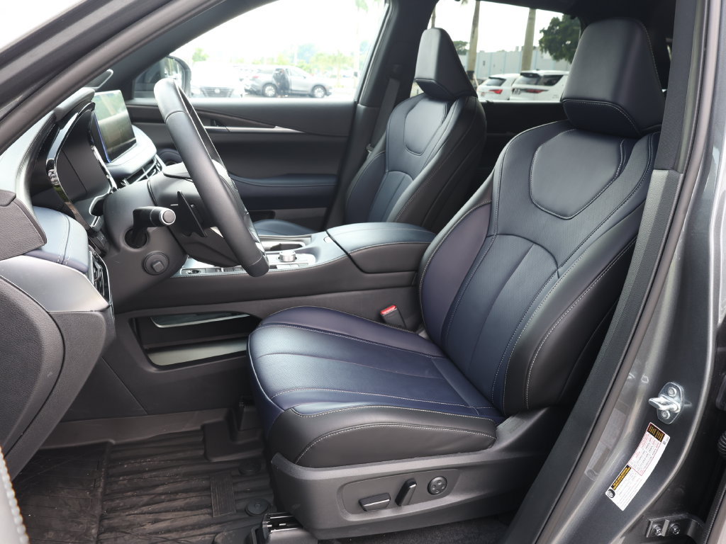 Certified 2026 INFINITI QX60 Sport w/ Dark Cargo Package AWD/4WD image 16
