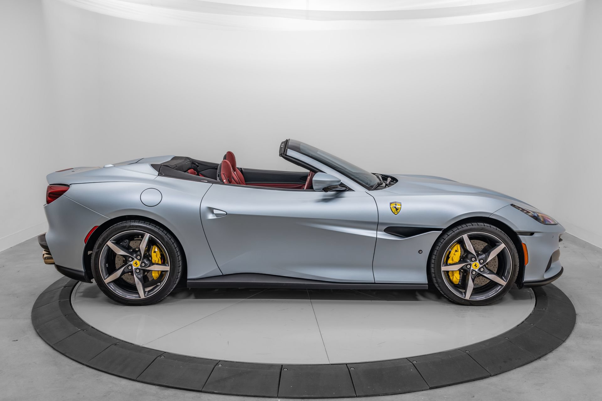 Certified 2023 Ferrari Portofino M RWD image 9