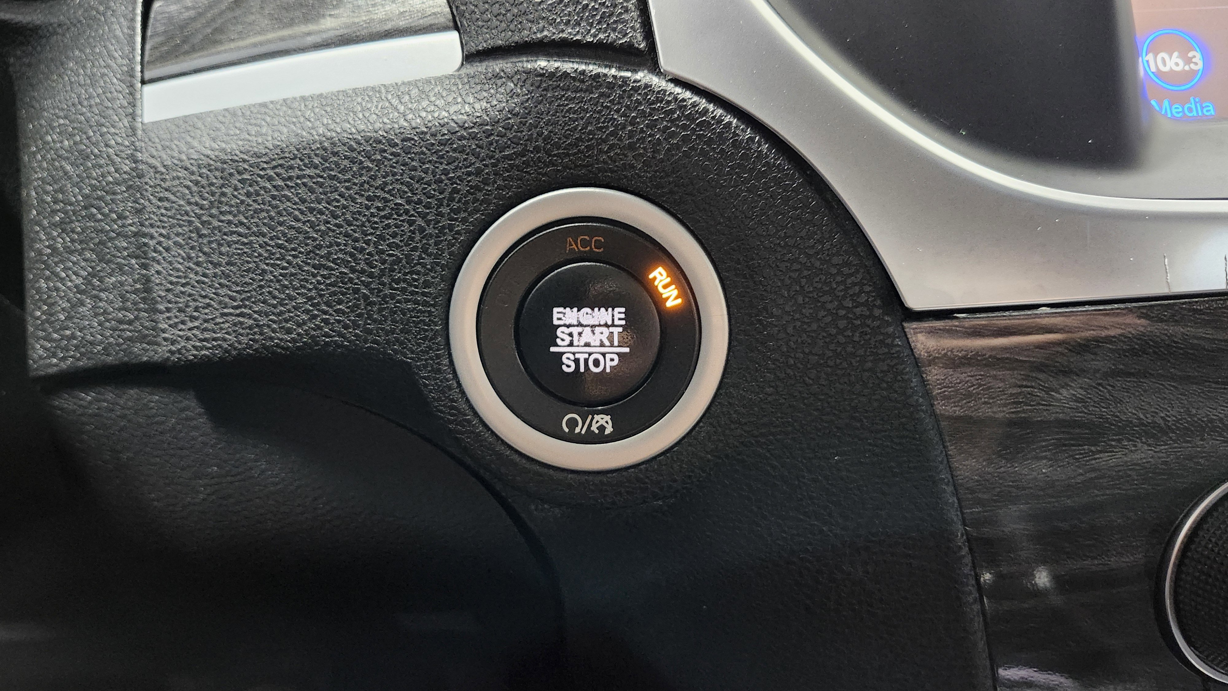 Used 2020 Chrysler 300 Touring w/ Driver Convenience Group image 7