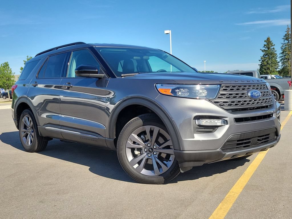 Used 2024 Ford Explorer XLT w/ Equipment Group 202A AWD/4WD image 34
