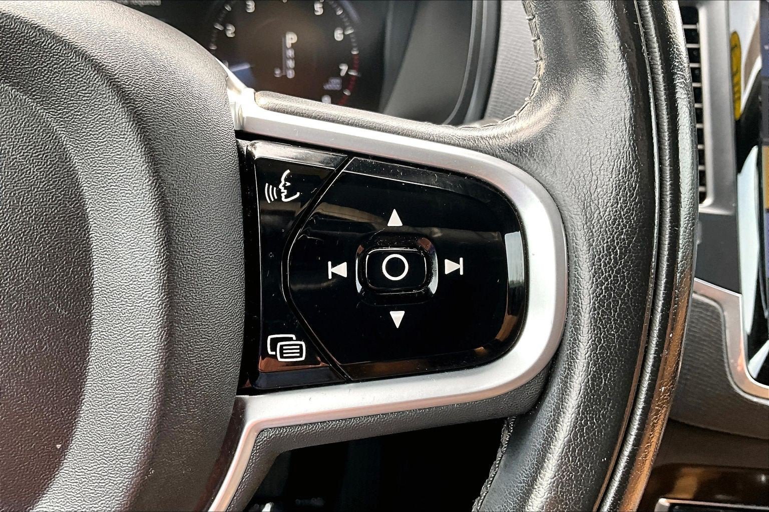 Used 2019 Volvo XC90 T6 Momentum w/ Advanced Package AWD/4WD image 17