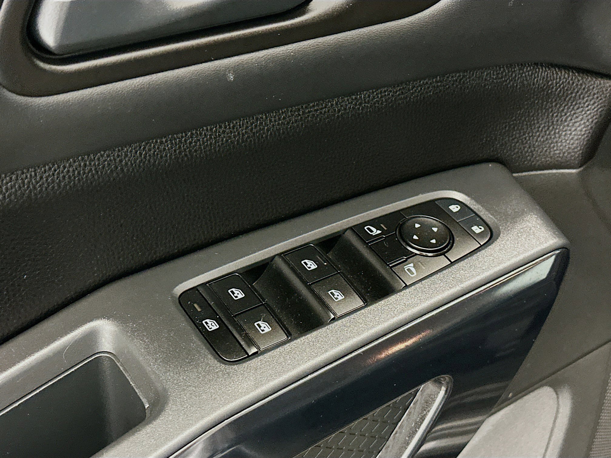 Used 2024 Nissan Pathfinder SV image 15