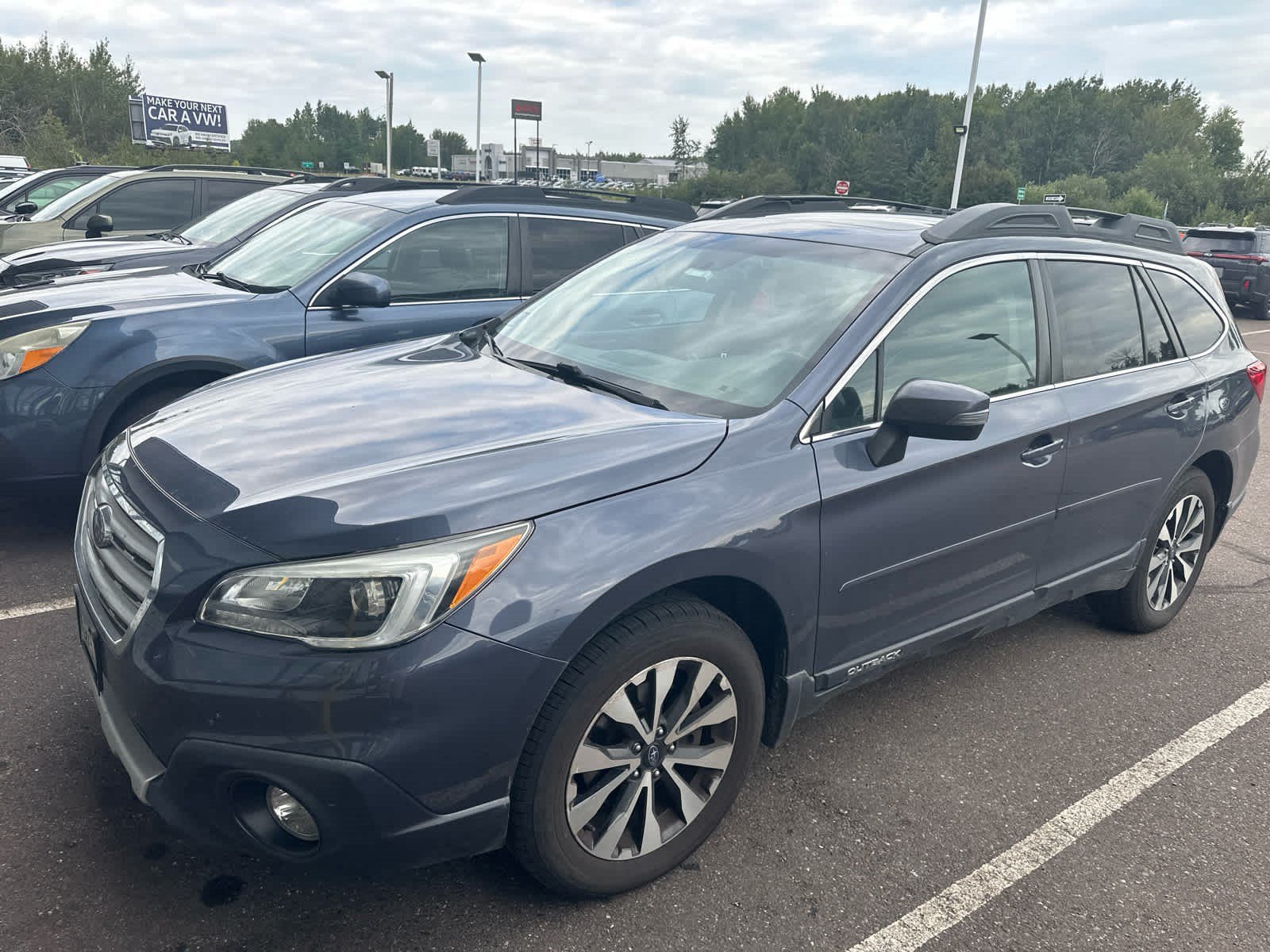 Used 2016 Subaru Outback 2.5i Limited AWD/4WD image 3