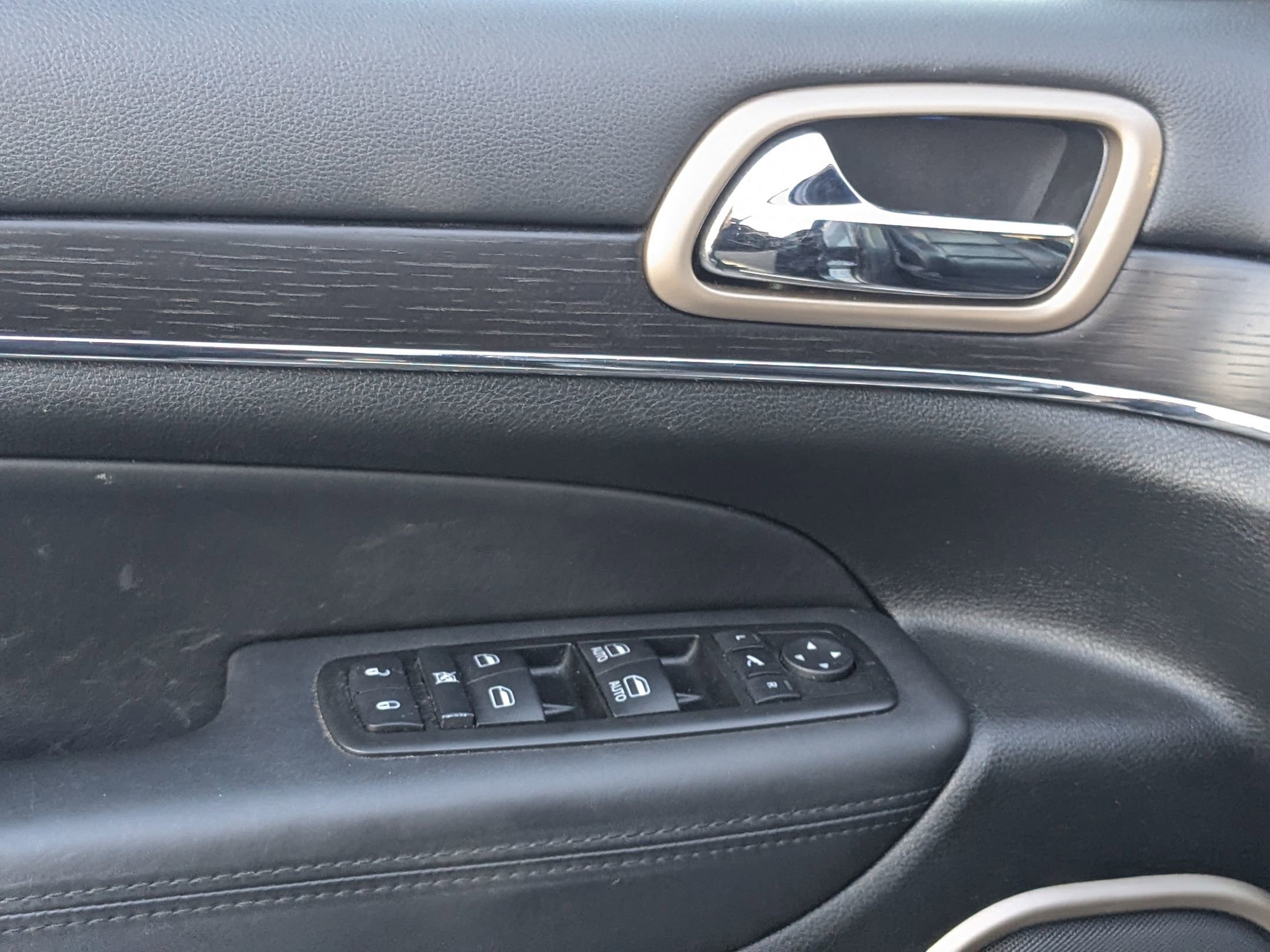 Used 2015 Jeep Grand Cherokee Summit w/ Platinum Series Group image 12