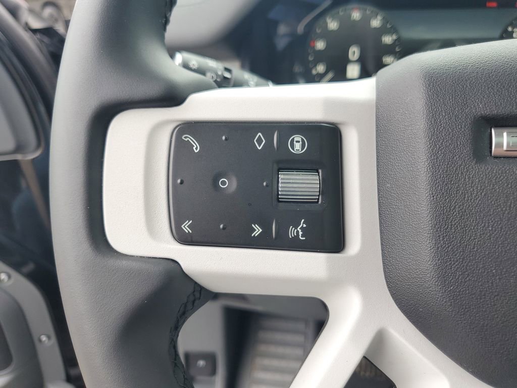 Certified 2025 Land Rover Defender 130 X-Dynamic SE AWD/4WD image 16