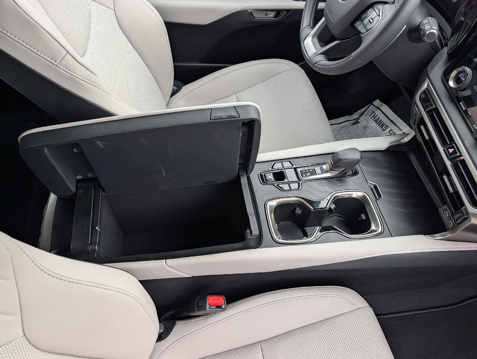 Certified 2025 Lexus RX 350 Premium w/ Kick Sensor & Tow Package AWD/4WD image 24