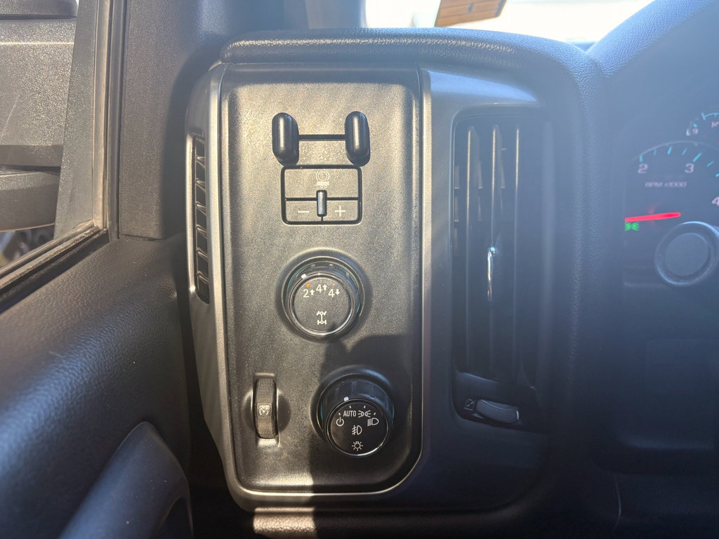Used 2018 Chevrolet Silverado 2500 LT w/ LT Convenience Package AWD/4WD image 15
