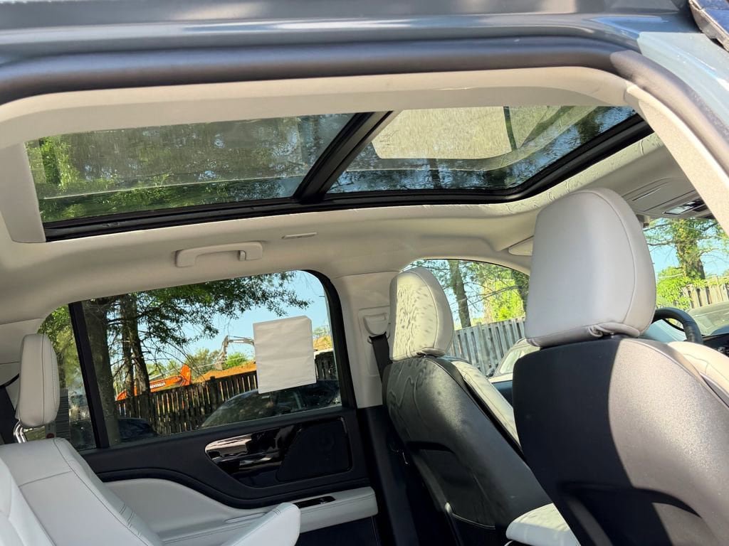 New 2026 Lincoln Aviator AWD w/ Jet Appearance Package image 8