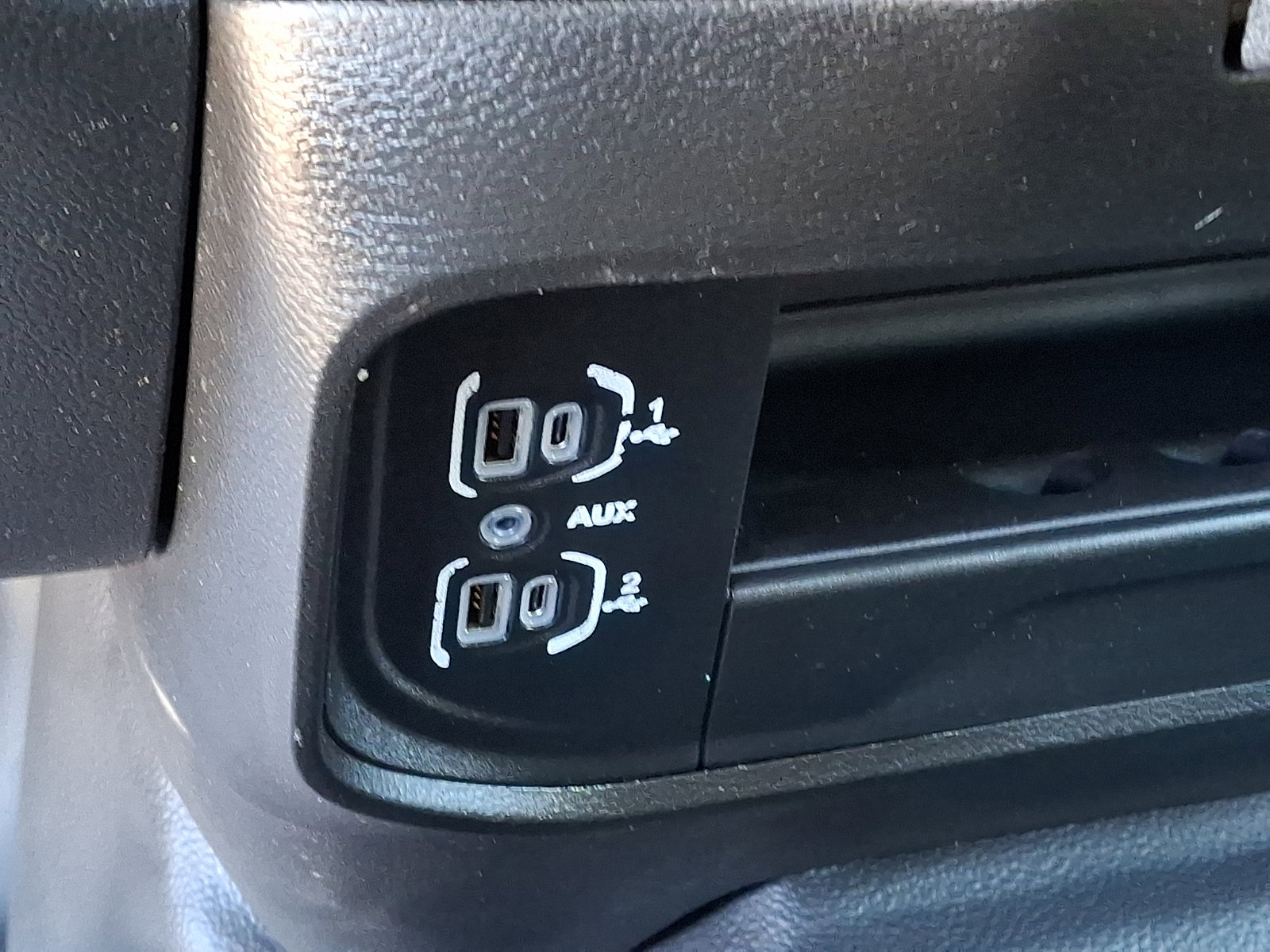 Used 2024 RAM 2500 Tradesman w/ Chrome Appearance Group image 28