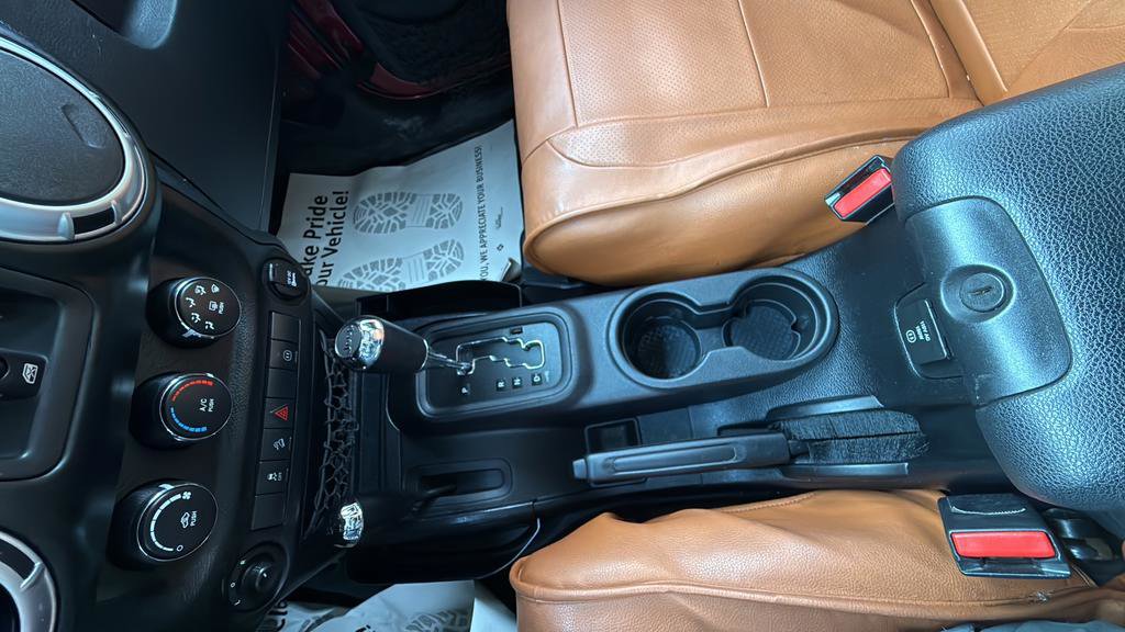 Used 2012 Jeep Wrangler Unlimited Sahara image 24