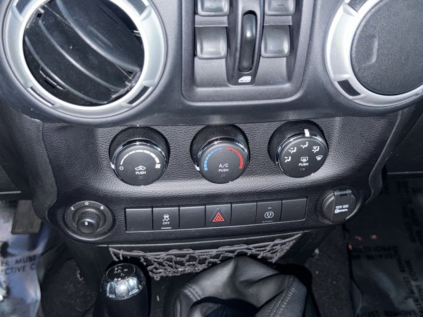 Used 2016 Jeep Wrangler Unlimited Sahara w/ Connectivity Group image 19