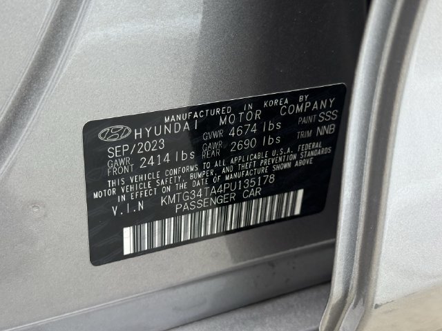 Used 2023 Genesis G70 2.0T RWD image 32