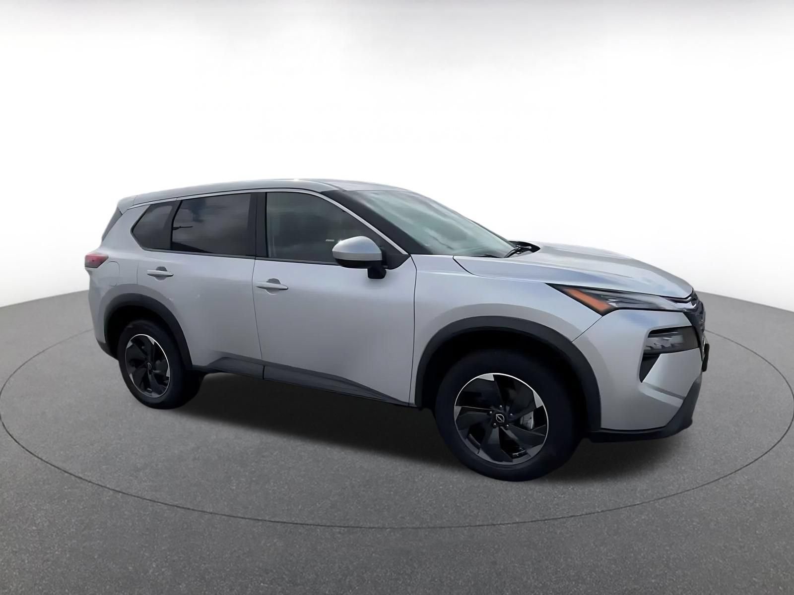 Used 2025 Nissan Rogue SV AWD/4WD image 2