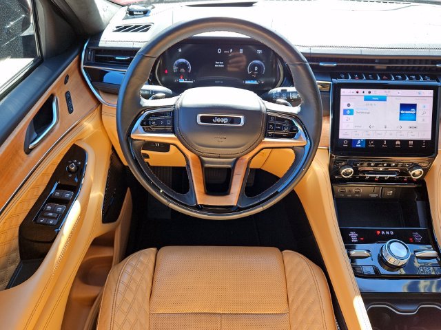 Used 2024 Jeep Grand Cherokee Summit AWD/4WD image 12
