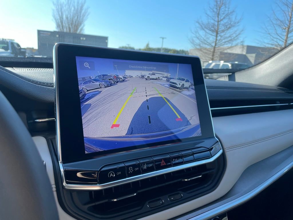 Used 2024 Jeep Compass Limited image 17