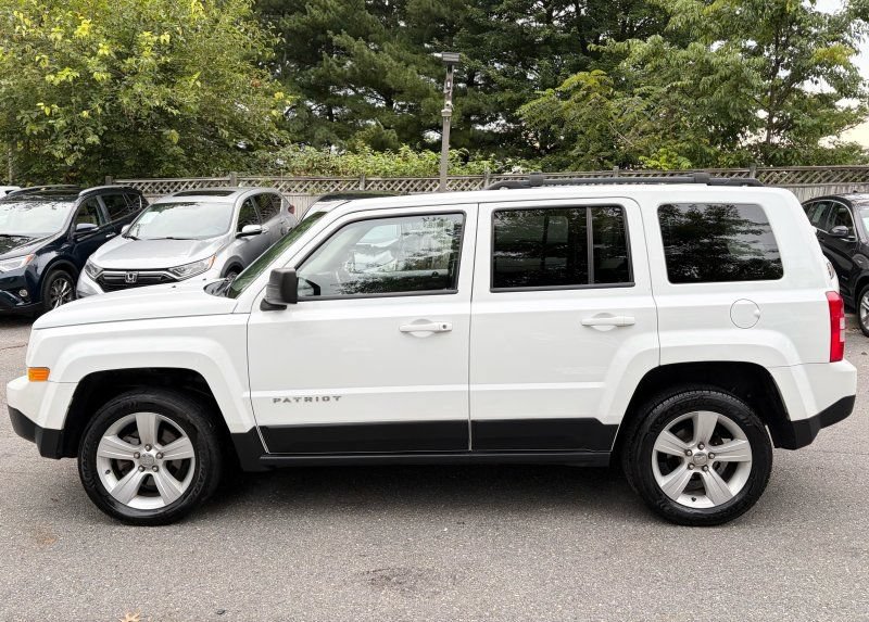 Used 2014 Jeep Patriot Latitude w/ Sun/Sound Group AWD/4WD image 4