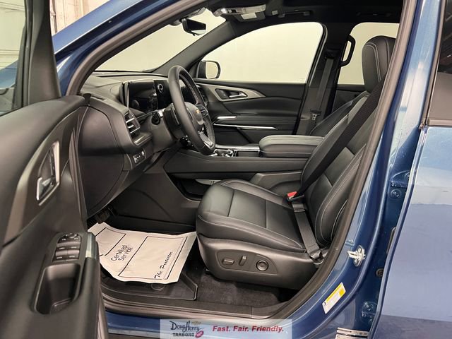 New 2026 Chevrolet Traverse LT w/ Sun and Wheel Package FWD image 28