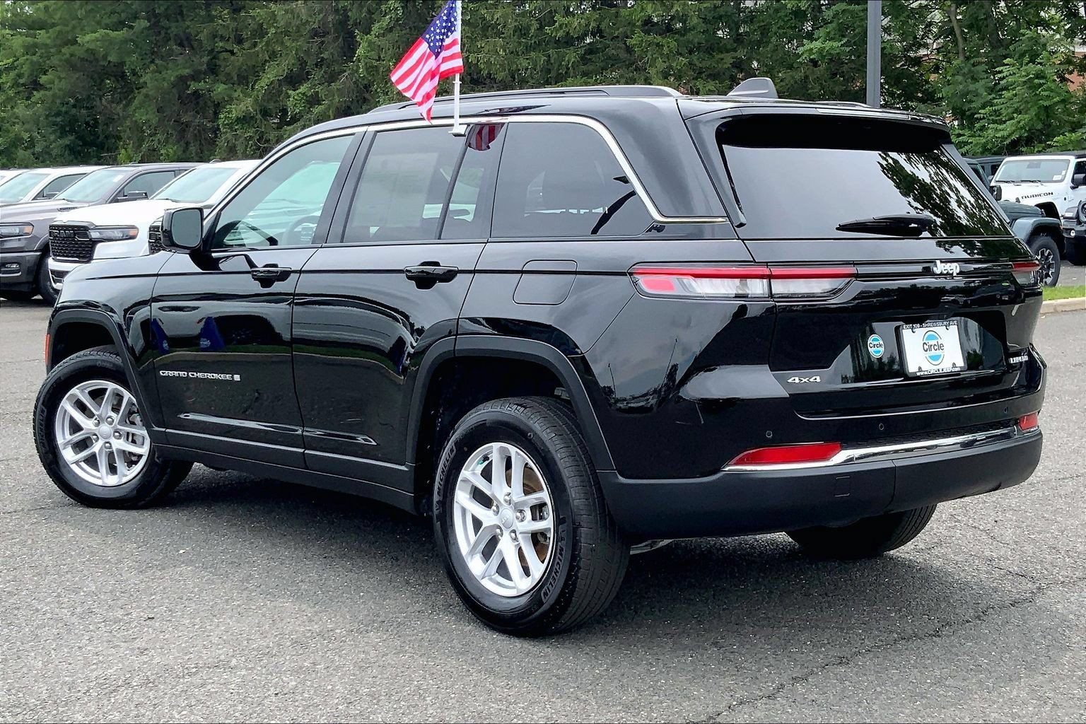 Certified 2024 Jeep Grand Cherokee Laredo X w/ Luxury Tech Group I AWD/4WD image 10
