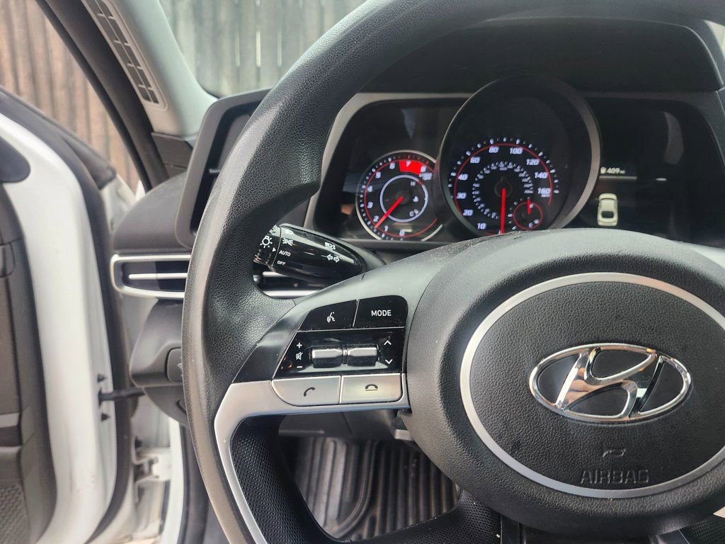 Used 2021 Hyundai Elantra SE image 15