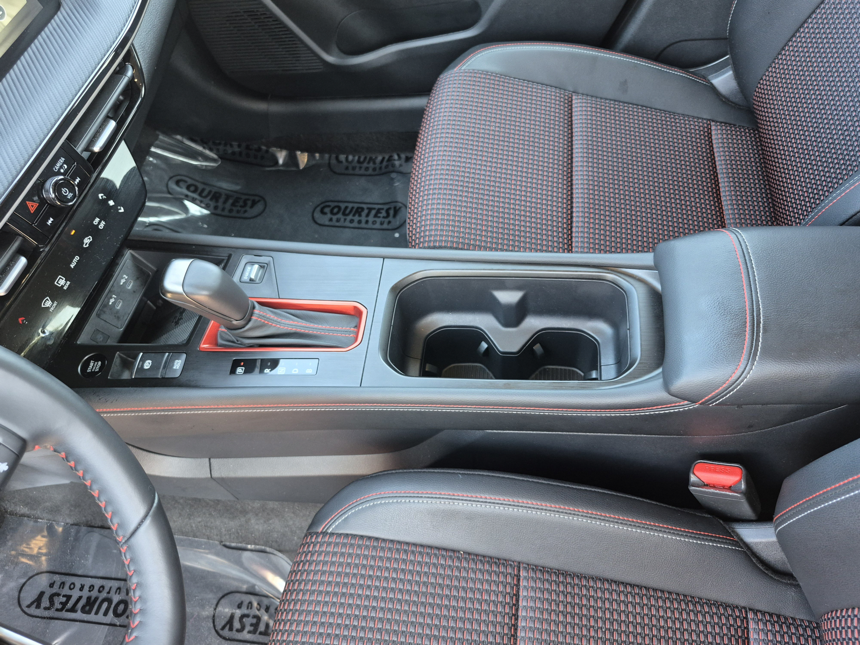 Certified 2025 Nissan Kicks SR FWD image 22