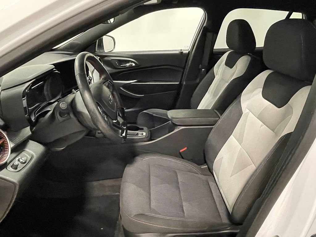 Used 2024 Chevrolet Trax RS w/ Driver Confidence Package image 3