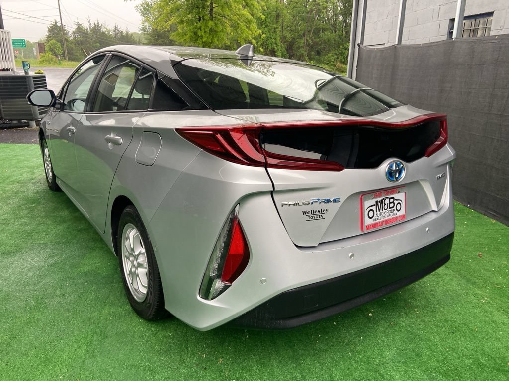 Used 2022 Toyota Prius Prime Limited FWD image 7