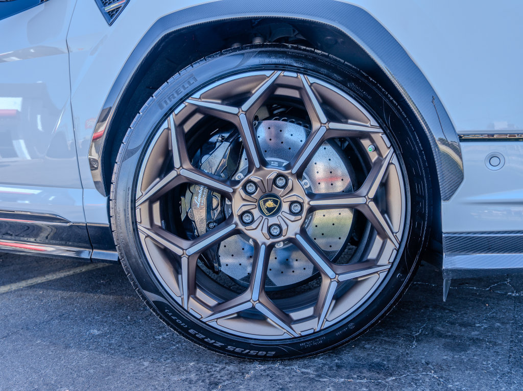 Used 2024 Lamborghini Urus Performante AWD/4WD image 32
