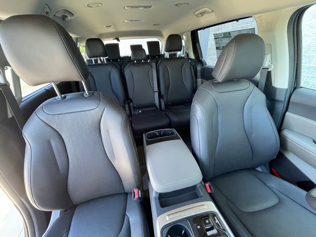 New 2026 Kia Carnival EX image 29