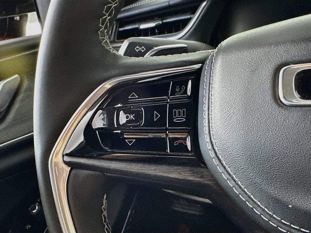 Used 2022 Jeep Grand Cherokee Overland AWD/4WD image 23