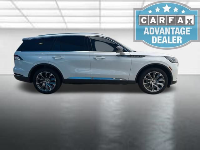 Used 2025 Lincoln Aviator Reserve AWD/4WD image 2