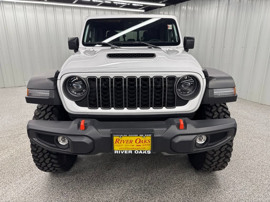 Used 2025 Jeep Gladiator Mojave w/ Convenience Group AWD/4WD image 2