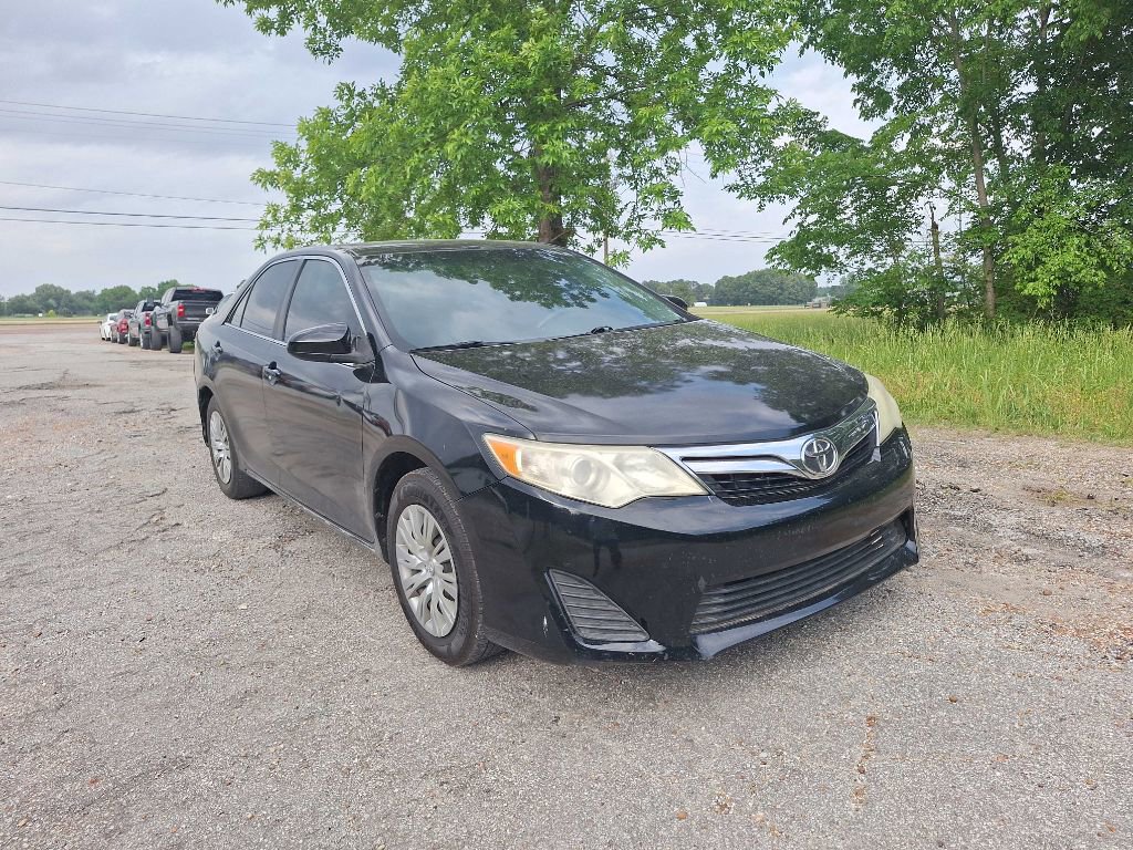 Used 2012 Toyota Camry LE FWD image 1
